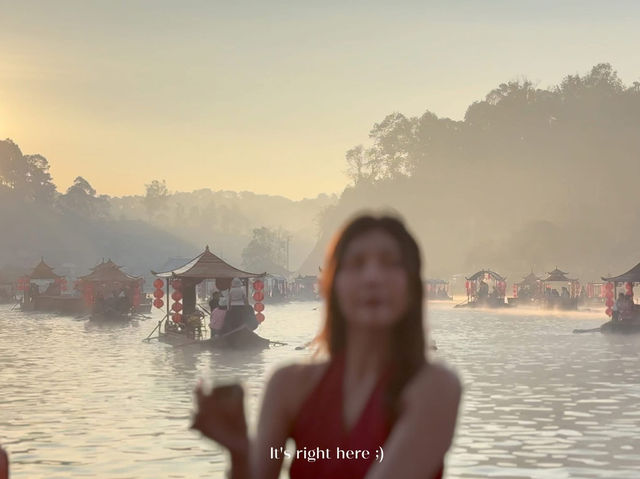 ล่องเรือบ้านรักไทยตอนเช้าในหมอกฝัน ☁️🚣‍♀️