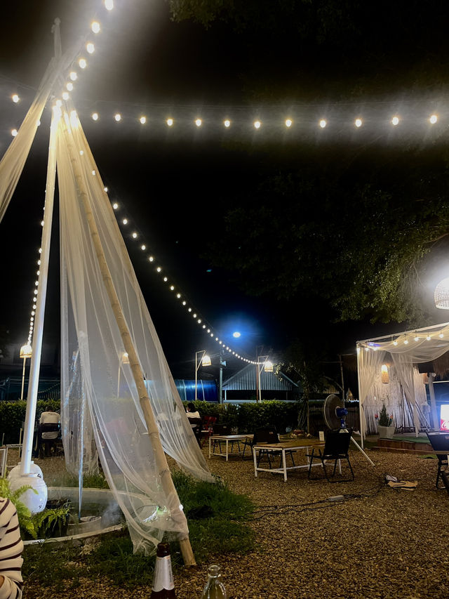 La Lan Lom By ขยี้สาก ร้านชิคๆ กลางเมืองกาญจน์