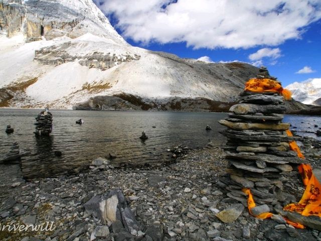 【中国】神の領域！天空の湖「五色海」「牛奶海」