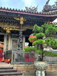 Tranquil Vibes at Taipei’s Timeless Longshan Temple