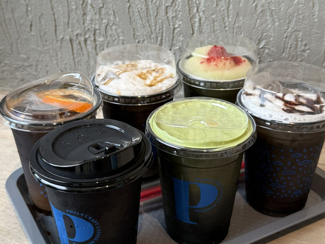 ห้ามพลาด Phala Craft Coffee Roasters คาเฟ่วิวทะเล