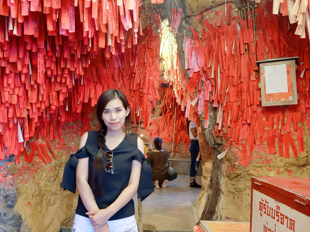 ศาลเจ้าพ่อเขาใหญ่ เกาะสีชัง ชลบุรี