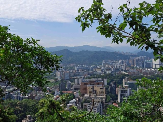 Explore the Xianjiyan Trail in Wenshan District, Taipei, Taiwan