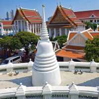 สักการะพระเจดีย์แบบมีแกนกลาง หนึ่งเดียวของไทย