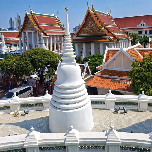 สักการะพระเจดีย์แบบมีแกนกลาง หนึ่งเดียวของไทย