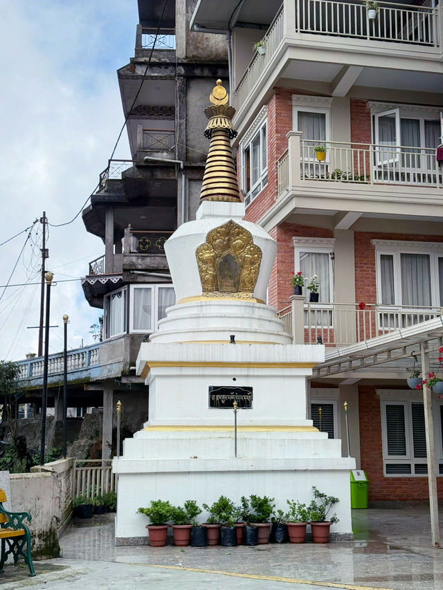 【インド・ダージリン グル・サキャ僧院】ダージリンの奥地に静かに祈りが響く場所
