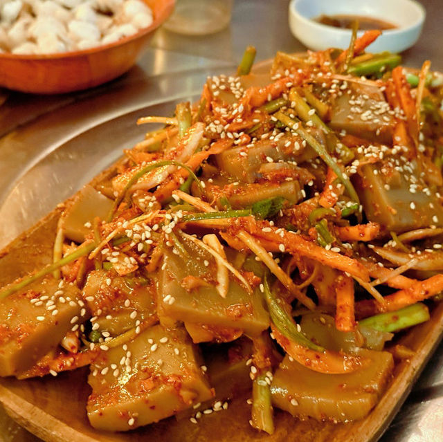 레트로 감성 가득한 과일 막걸리와 수제 안주가 맛있는 로컬 맛집