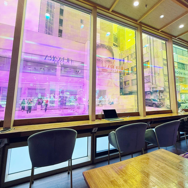 Pastel Paradise: Aurora Café in Seongsu Shines Bright 🇰🇷