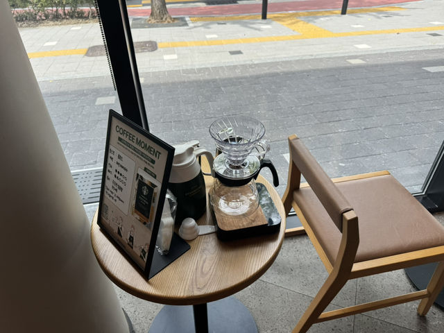 도심 속 공원 옆 스타벅스!