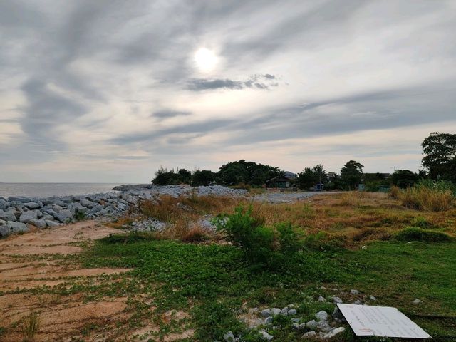 Tanjung Sepat Lover's Bridge: A Romantic Seaside Escape