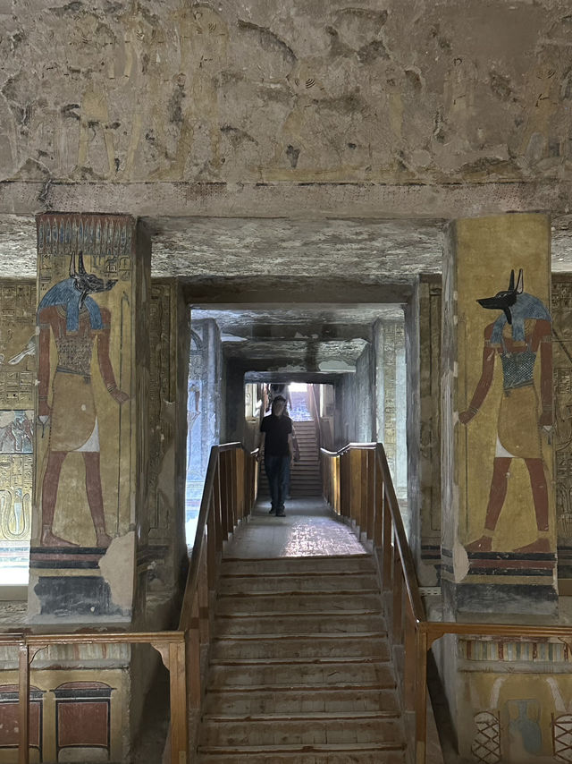 Valley Of The Kings: $20 Graveside Rave