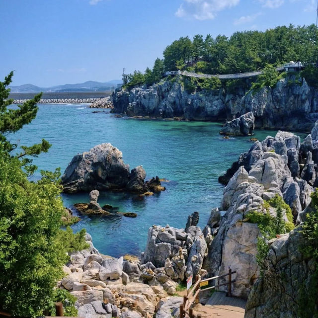 Chotdaebawi Rock: Korea’s Most Thrilling Sunrise Spot – A Solo Hiker’s Pilgrimage"** 🌄🧗