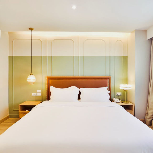 Chic Hideaway and Urban Ease