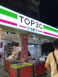 燈光閃閃五花十色的夜市❤️❤️❤️
