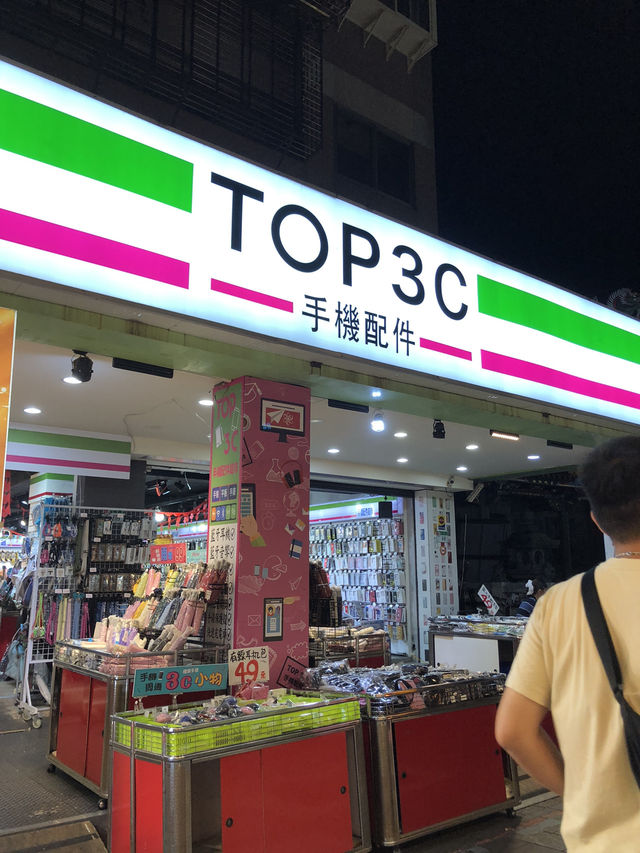 燈光閃閃五花十色的夜市❤️❤️❤️