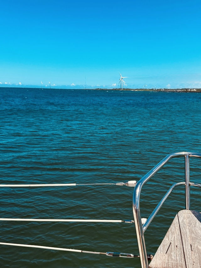 A Serene Escape and Photo Opportunity on Jeju's Waters