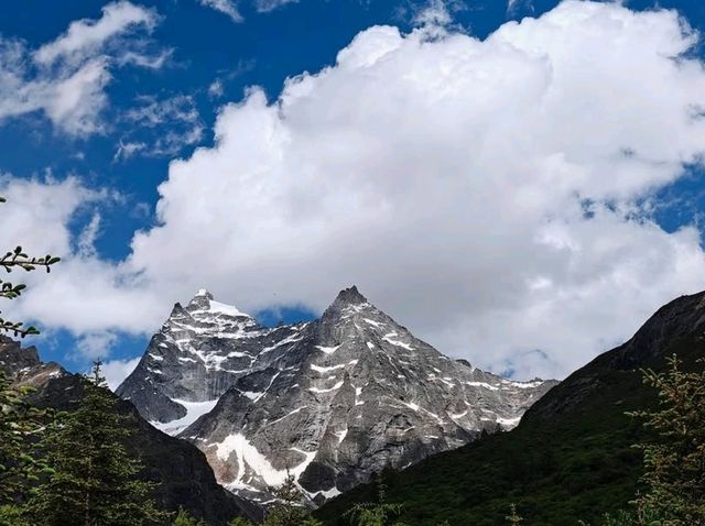 Shuangqiao Valley Is a Chill Wonderland in the Mountains