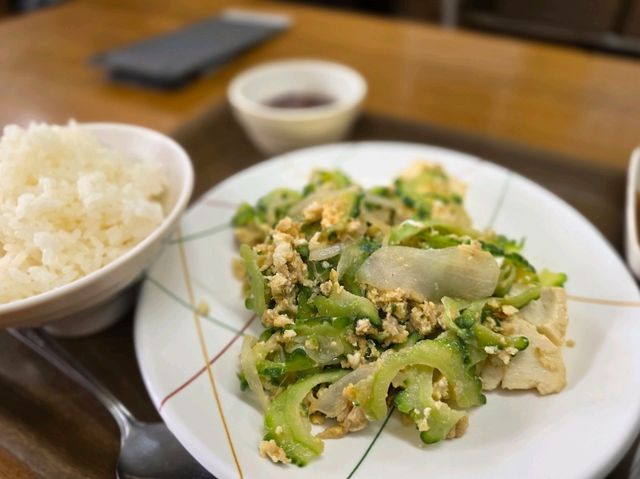 沖繩國際通巷弄美食