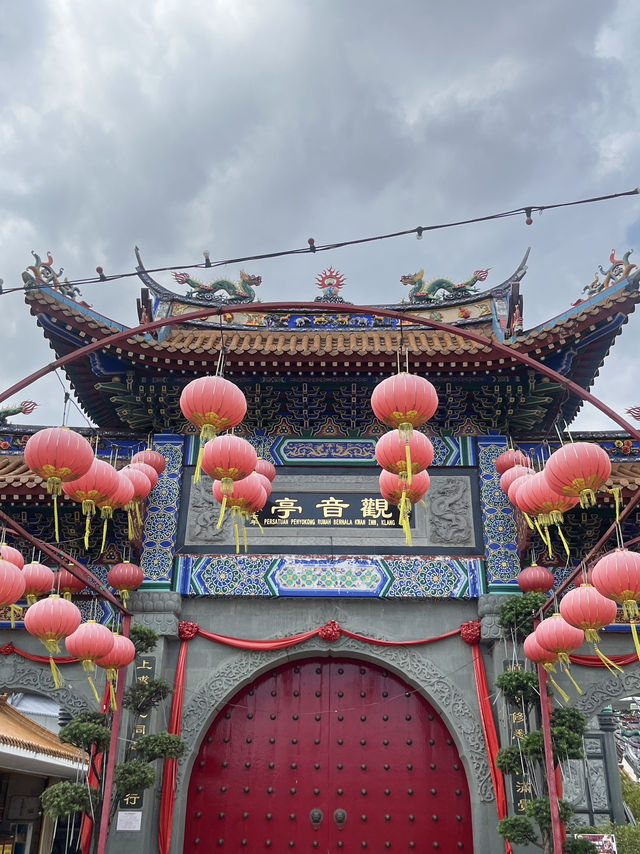 🛕 Serenity in the Heart of Klang: Kwan Imm Temple Hidden Among Timeworn Walls