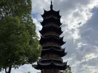 🏯 【上海龍華寺】1700年古剎深度遊！免費開放+素麵一絕，祈福靈驗的魔都佛國祕境