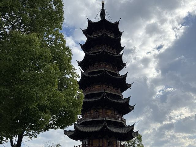 🏯 【上海龍華寺】1700年古剎深度遊！免費開放+素麵一絕，祈福靈驗的魔都佛國祕境