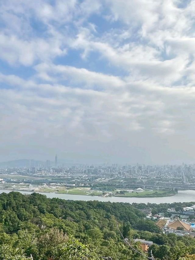 Hike with a View on Jiantan Mountain Trail