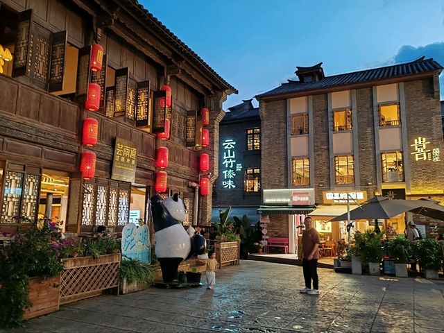 Savoring Wild Mushroom Hot Pot in Kunming Old Street: A Taste of Yunnan's Charm Savoring Wild Mushroom Hot Pot in Kunming Old Street: A Taste of Yunnan's Charm