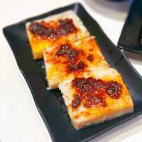Must-Try in Tai Kok Tsui: Master Congee’s XO Turnip Cake & More!
