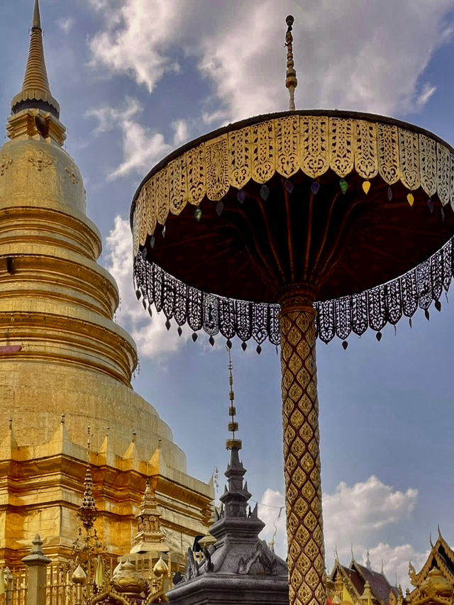 วัดพระธาตุหริภุญชัย ลำพูน เสน่ห์เมืองเก่าที่ต้องมา