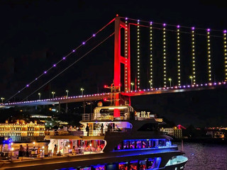 🚤 Bosphorus Cruise – Sail Between Two Continents