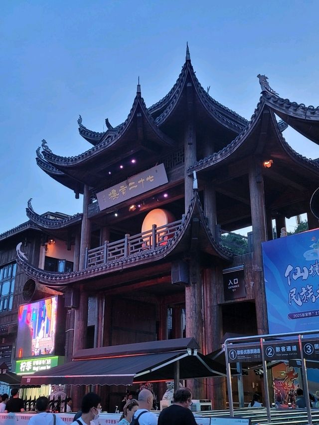 張家界夜遊72奇樓令人驚艷😯
