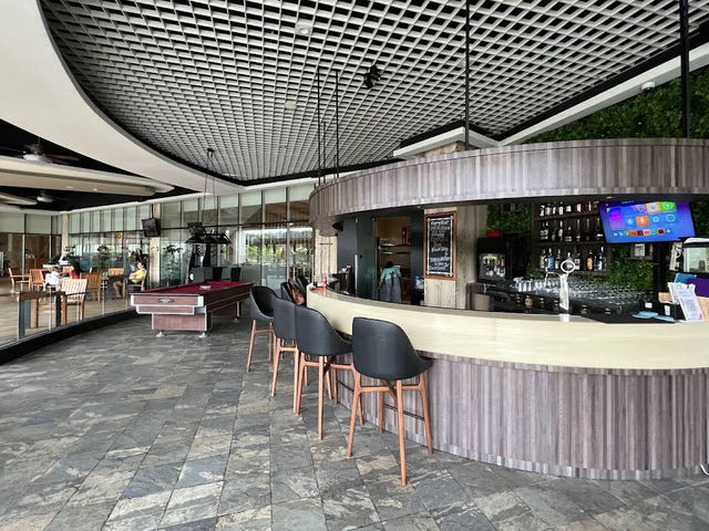 🏌️‍♂️ Spacious Luxury at Radisson Golf & Convention Center Batam