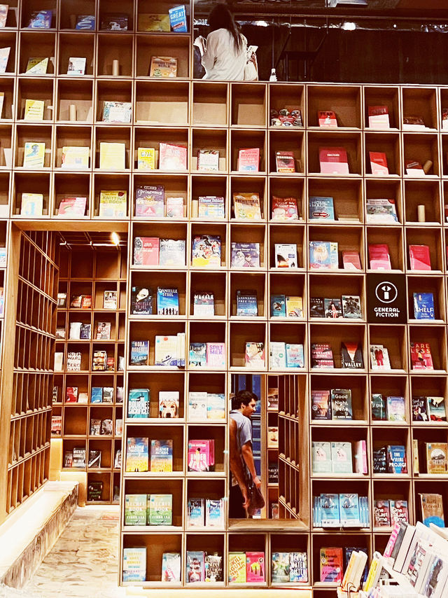 📚 KL's Most Viral Library: RexKL's Secret Bookish Wonderland!
