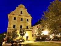 🌆 Evening Walk from the Fountain and Plague Column to Vyhlídka – Český Krumlov in Twilight Glow