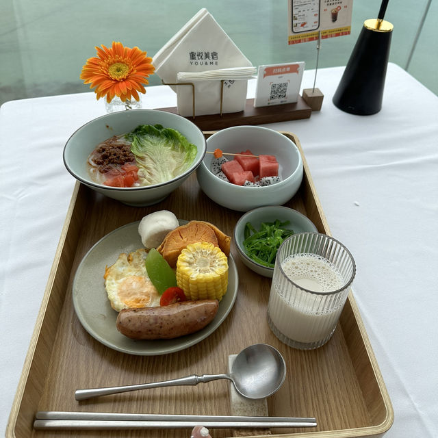 官湖酒店浪漫日落泳池泡湯體驗🌞💕♨️ 官湖酒店浪漫日落泳池泡湯體驗🌞💕♨️
