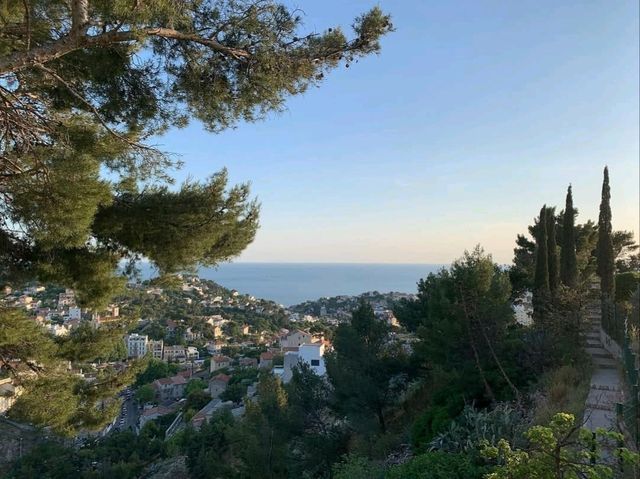 Vibrant Coastal Life in Marseille
