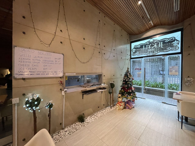 Feast in the Shadows - The Allure of Jekyll Cafe Feast in the Shadows - The Allure of Jekyll Cafe