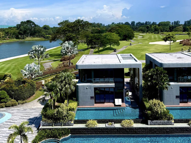 🏨🌿 Luxury & Leisure at Dusit Thani Laguna Singapore 🏌️‍♂️✨