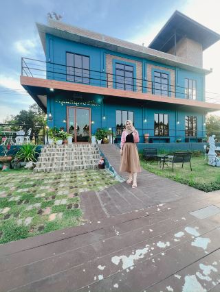 คุณหญิง 8 หนึ่ง Bistro & Bar” 