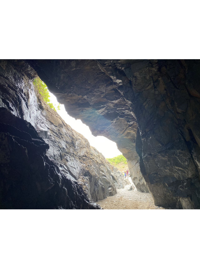 🌊鶴咀打卡行山遊｜峽谷美景、梅菜特產＋打卡雷音洞燈塔！