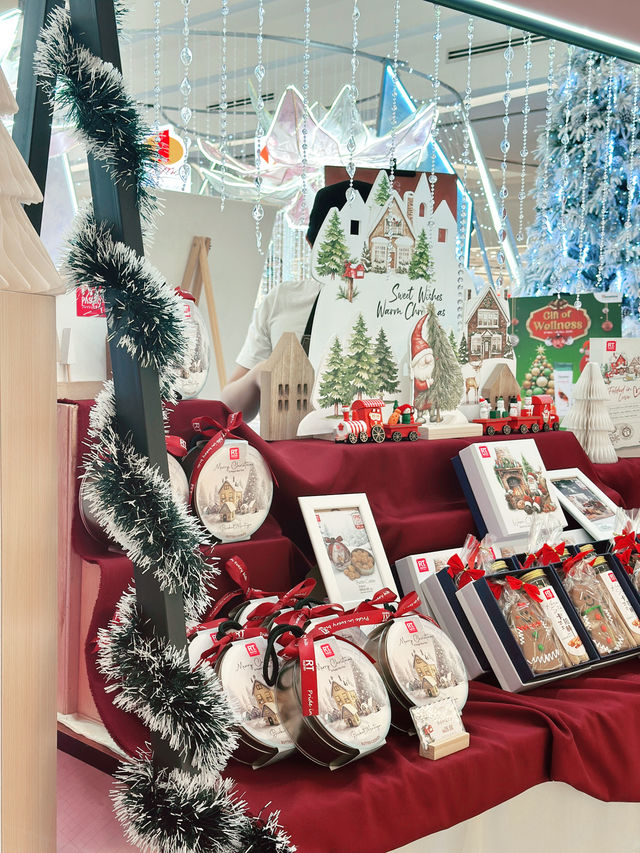 🎄 Festive Finds at One Utama Old Wing: Your Christmas Gift & Photo Spot! 🎄 Festive Finds at One Utama Old Wing: Your Christmas Gift & Photo Spot!