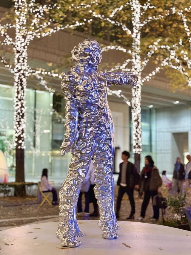 Magical Marunouchi: Tokyo’s Golden Christmas Glow Magical Marunouchi: Tokyo’s Golden Christmas Glow