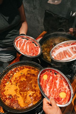 沸騰的勇氣:成都火鍋風味在吉隆坡炸炸牛肉