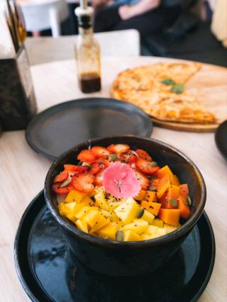 สมูทตี้โบว์ลแสนอร่อยที่ร้าน Ella