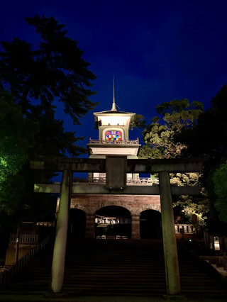 絕對要夜晚去參觀一次嘅神社。