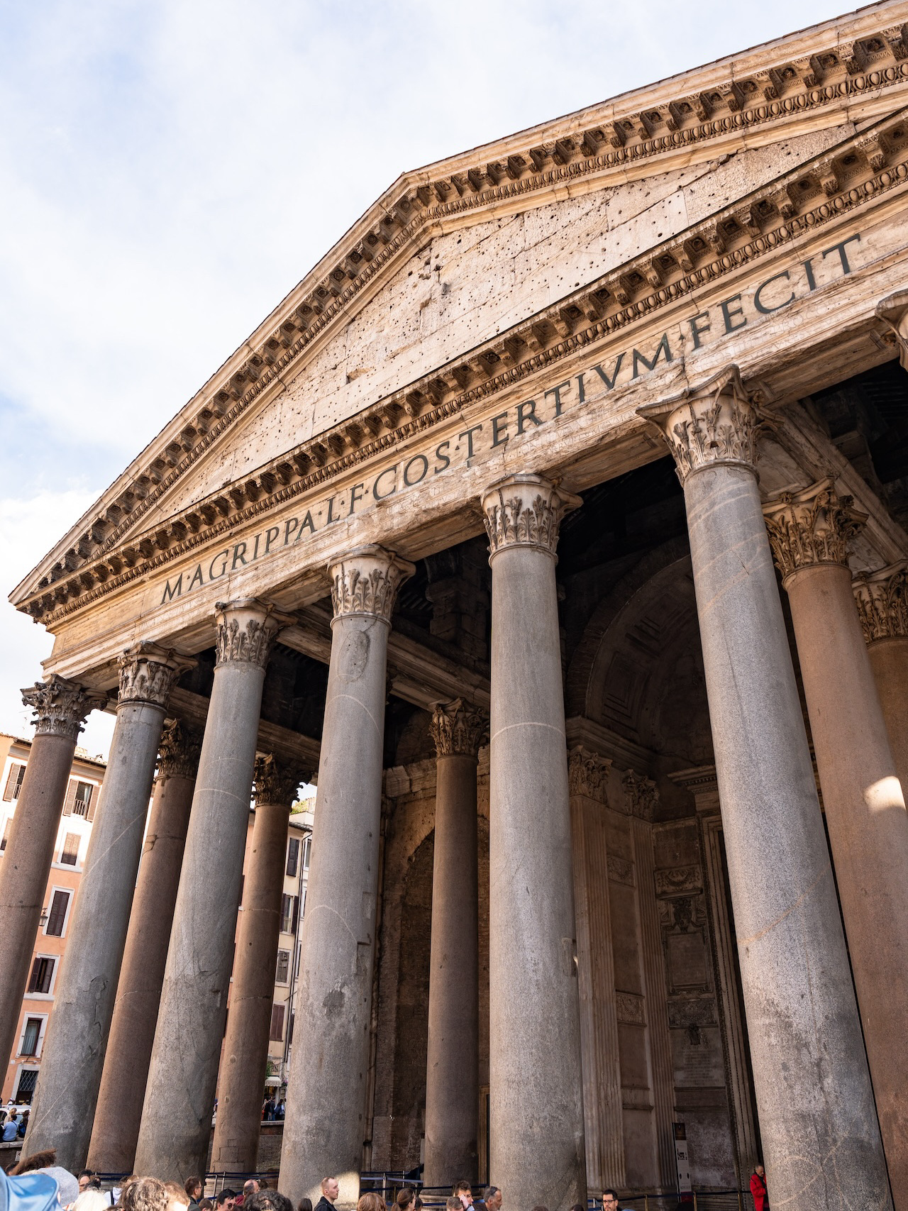 Nếu chỉ được phép tham quan một kiệt tác kiến ​​trúc ở Rome, chắc chắn tôi sẽ chọn đền Pantheon.