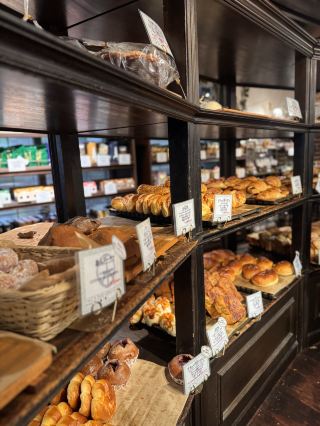 A bakery immersed in the world of The Beatles