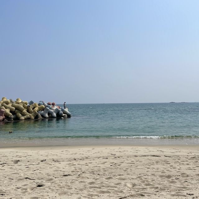 우리나라 맞아? 알록달록한 방파제가 있는 해수욕장