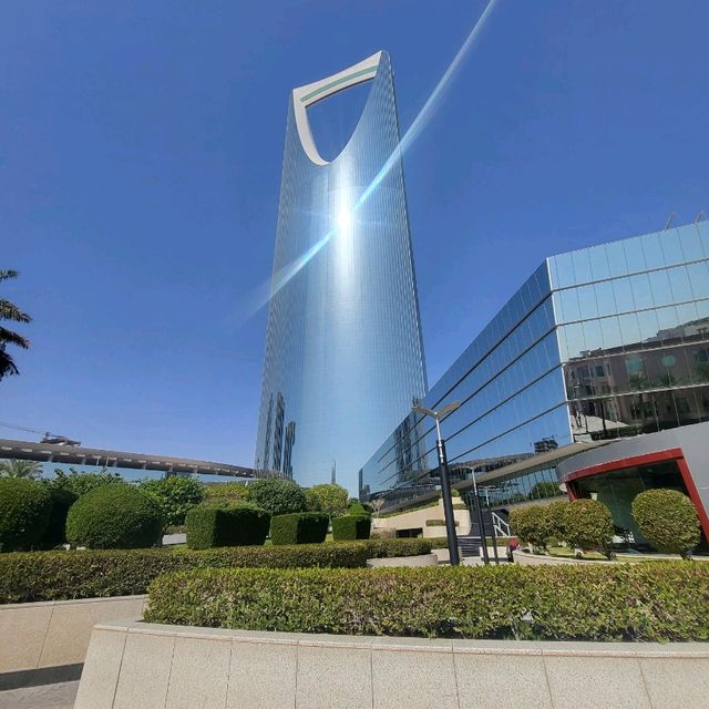 사우디 리야드 대표 건축물 Al Faisaliyah Tower & Kingdom Tower