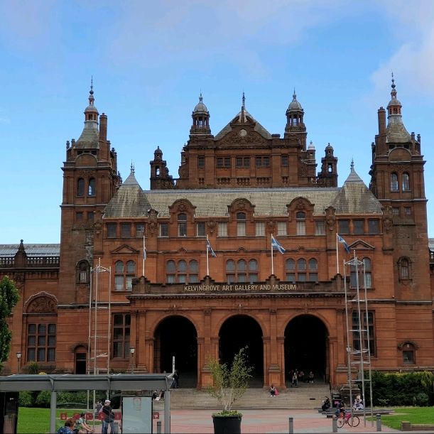 🎨✨ Exploring the Masterpieces: Kelvingrove Art Gallery & Museum ✨🏛️


